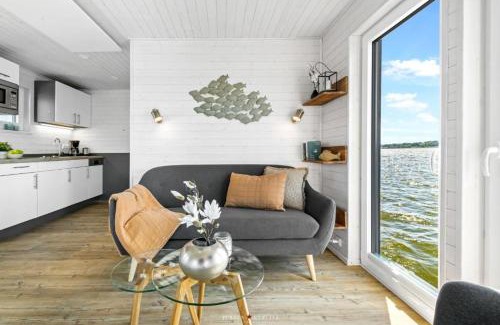 Schleswig Boat Rental | Hausboot Glücksmomente mit Dachterrasse in Schleswig am Ostseefjord Schlei