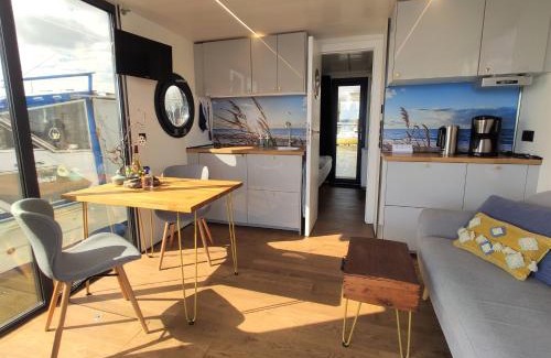Schleswig Boat Rental | Hausboot Hilja