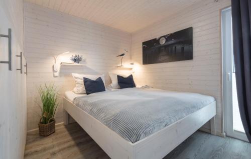 Fehmarn Boat Rental | Hausboot Isa-Bella