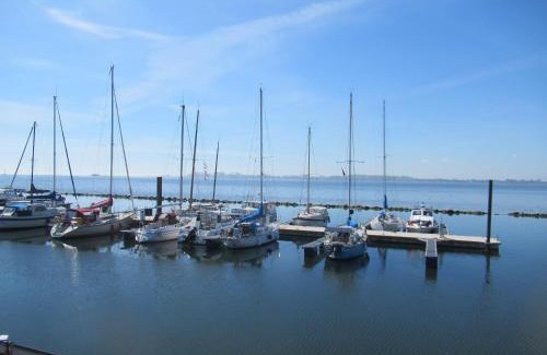 Grossenbrode Boat Rental | Hausboot Kaddi`s Sunflower - Huus & Meer