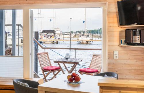 Heiligenhafen Boat Rental | Hausboot Lasse Huus & Meer