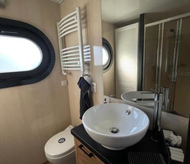 Altstadt Boat Rental | Hausboot Lore