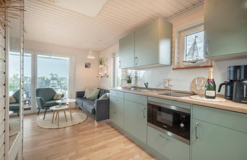 Kragenæs Boat Rental | Hausboot Rán für 5 Pers. mit Großzügiger Dachterrasse in Kragenæs auf Lolland