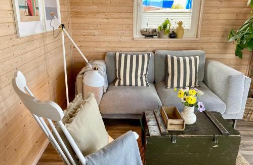 Heiligenhafen Boat Rental | Hausboot Yara am Steg 1D