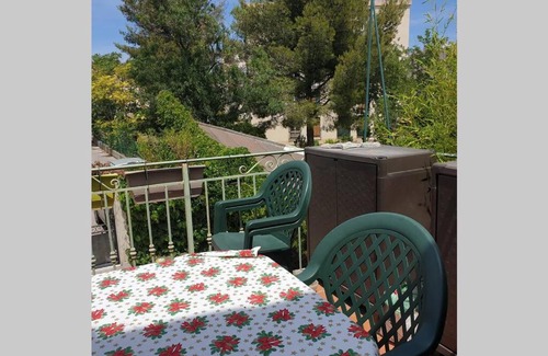 Aubagne Apartment | HAUT DE VILLA AVEC EXTERIEURS, à Aubagne, pays de Marcel Pagnol