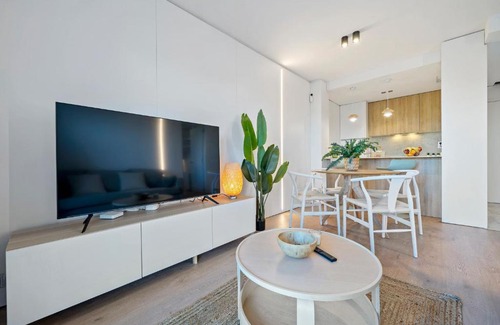La Pineda Apartment | Hauzify I Apartament Mare Internum