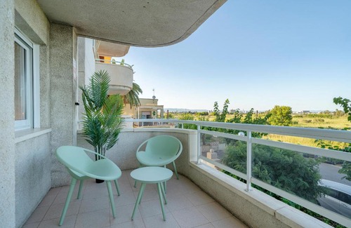 La Pineda Apartment | Hauzify I Apartament Mare Internum