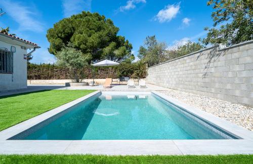 Club Mont-roig House | Hauzify I Casa Petis