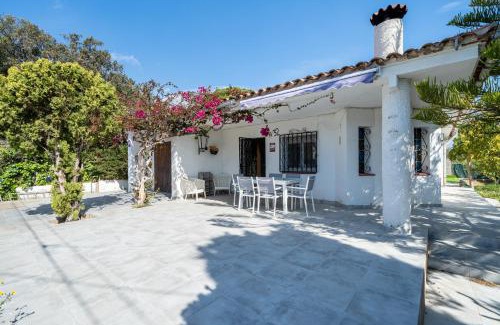 Club Mont-roig House | Hauzify I Casa Petis