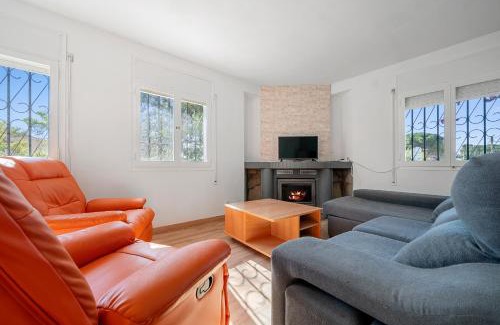 Club Mont-roig House | Hauzify I Casa Petis