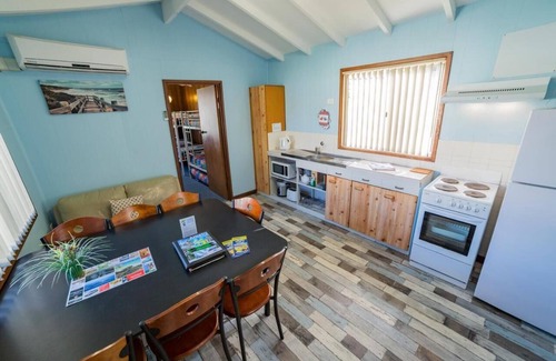 Emu Point Ski Chalet | Havana Villas 2 x Double Beds