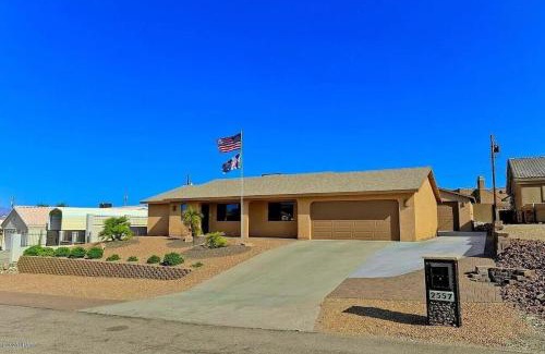 Lake Havasu City House | HavaRelaxing Stay Pool Spa 7minToBridge