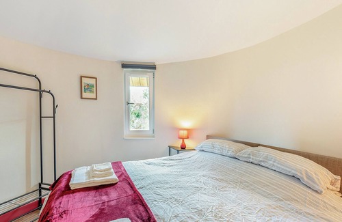 Polmont Cottage | Have a fab time in this unique, triple-circle treehouse.