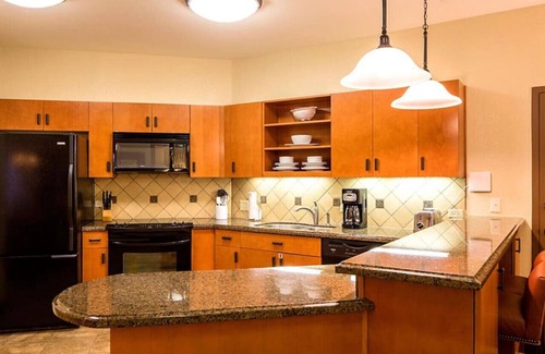 Cibola Vista Apartment | Have the family enjoy a 3 story waterslide in a resort setting in this 2BD condo