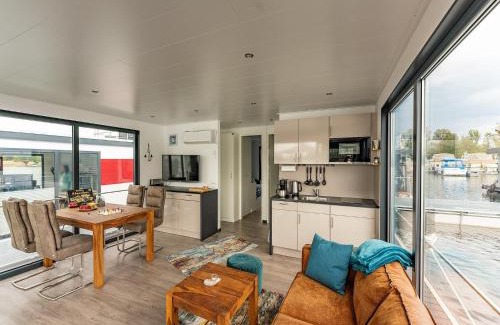 Oberhavel Boat Rental | Havel Houseboat Serenity