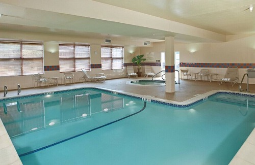 Thomaston House | Haven for a Lover's Getaway! Free Breakfast