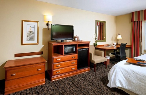Thomaston House | Haven for a Lover's Getaway! Free Breakfast