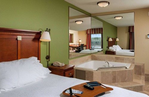 Thomaston House | Haven for a Lover's Getaway! Free Breakfast