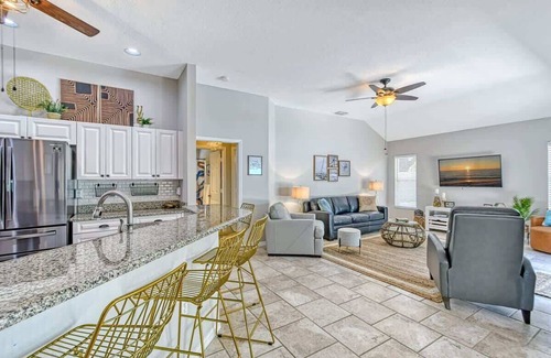 Sarasota House | Haven Hideaway with Saltwater Pool 3br Sleeps 8