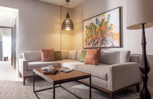 Downtown San Antonio Hotel | Haven of Relaxation! 4 Pleasant Units, City View, Minutes to Yanaguana Garden
