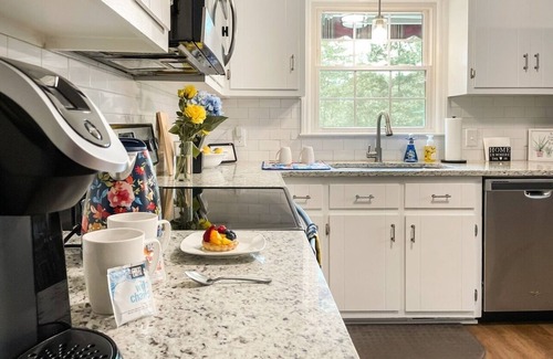 Durham House | Haven of Rest 3BR near Duke, RDU, RTP w EV Charger by RedAwning