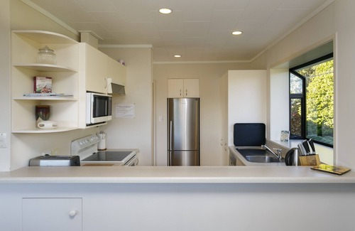 Waipahihi House | Haven on Harvey - Lake Taupo