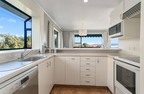 Waipahihi House | Haven on Harvey - Lake Taupo