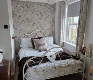 Rochester East Ward Apartment | Havisham Studio Flat Rochester ME1 1XZ