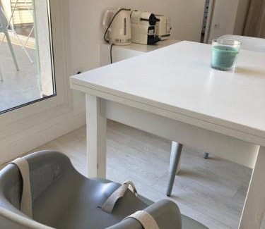 Vallauris Apartment | Havre cosy et familial, garage, centre ville, dans la cité des Potiers