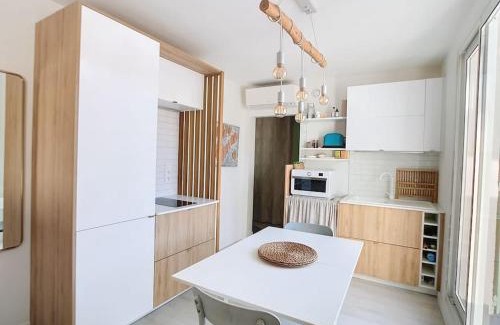 Vallauris Apartment | Havre cosy et familial, garage, centre ville, dans la cité des Potiers