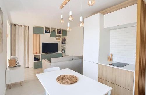 Vallauris Apartment | Havre cosy et familial, garage, centre ville, dans la cité des Potiers