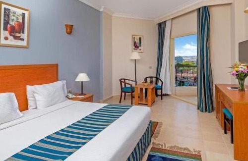 Al Ahyaa Hotel | Hawaii Le Jardin Aqua Park Resort - Caters to Couples