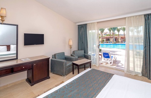 Al Ahyaa Hotel | Hawaii Riviera Aqua Park Resort - Caters to Couples