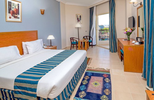 Al Ahyaa Hotel | Hawaii Riviera Aqua Park Resort - Caters to Couples