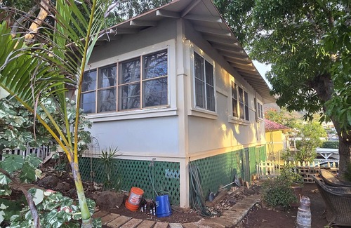 Diamond Head - Kapahulu - St. Louis Cottage | Hawaiian Historic Cottage near Diamond Head and Monserrat