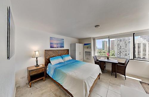 McCully - Moiliili Apartment | Hawaiian Monarch 1604 condo