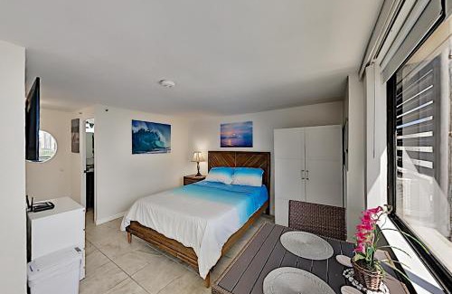 McCully - Moiliili Apartment | Hawaiian Monarch 1604 condo