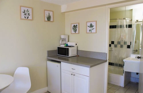 McCully - Moiliili Condo | Hawaiian Monarch 1915 Condo by RedAwning