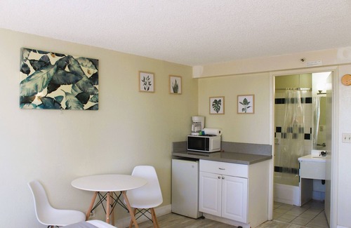 McCully - Moiliili Condo | Hawaiian Monarch 1915 Condo by RedAwning