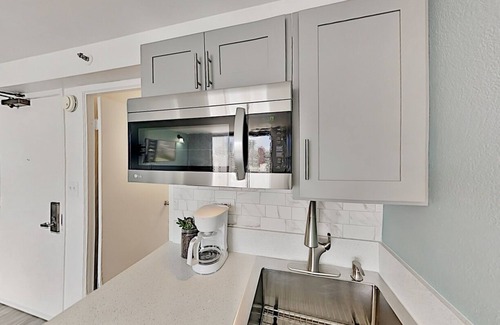 McCully - Moiliili Condo | Hawaiian Monarch 2010 Condo by RedAwning