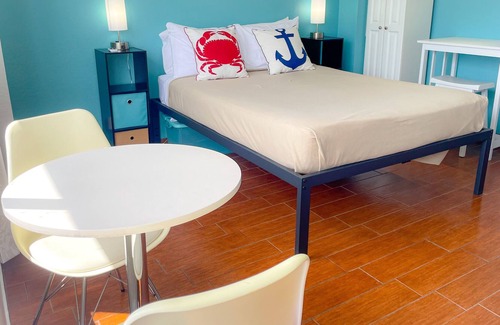McCully - Moiliili Condo | Hawaiian Monarch 2513 Condo by RedAwning