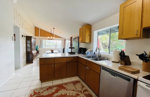 Hawaii Kai House | Hawaiian Waterfront Home with Private Swimming Pool and Mountain Views