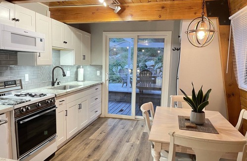 Moonridge House | Hawk Hill Cabin - Great Close to Slopes! Fenced Yard! Zipline!