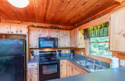 Ridgeline Vistas Cabin | Hawk`s Hideaway - Great Privacy, Amazing Views of Blue Ridge Mountains