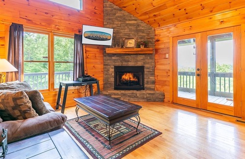 Ridgeline Vistas Cabin | Hawk`s Hideaway - Great Privacy, Amazing Views of Blue Ridge Mountains