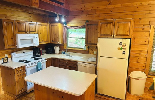 Morganton Cabin | Hawk's View-a piece of Southern Comfort