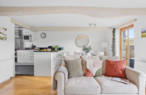 Totnes House | Hawke