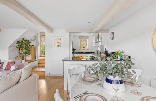 Totnes Cottage | Hawke - sleeps 4 guests in 2 bedrooms