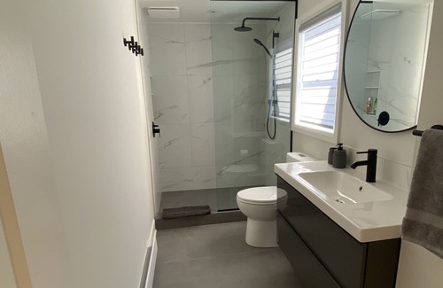 L'Ile-Perrot Apartment | Hawkesbury executive condominium