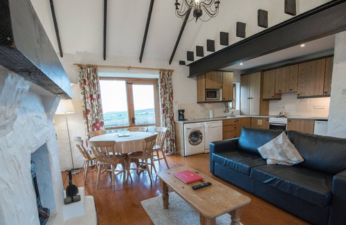 Bushmills Cottage | Hawk’s Hollow: 3 BD Cottage